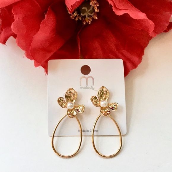 Gold Tone Elongated Hoops with Flower Pearl Accent - Picture 1 of 4